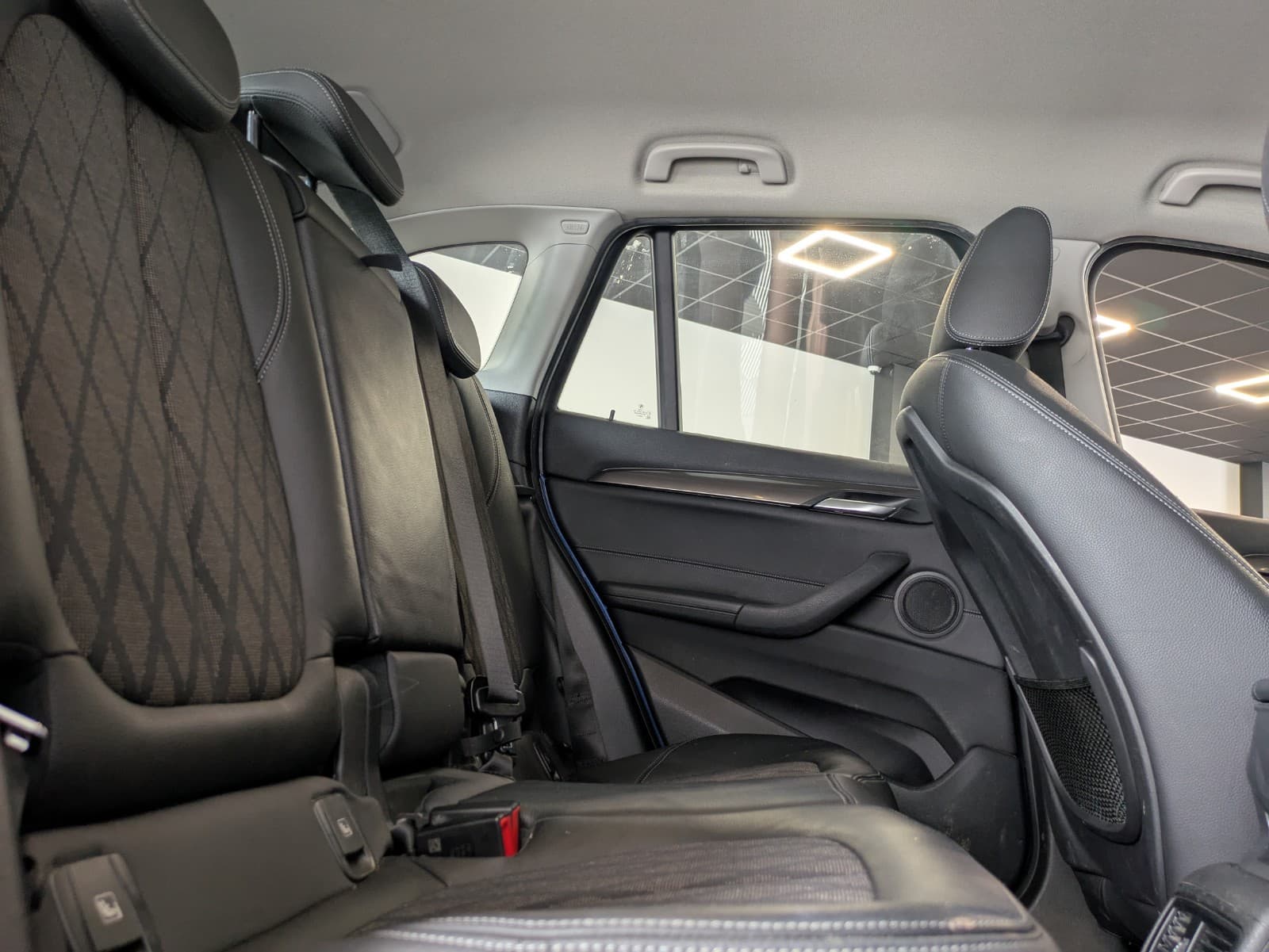BMW X1 F48 LCI sDrive 18i 140cv xLine / Sièges Chauffants / GPS / Camera — photo 4