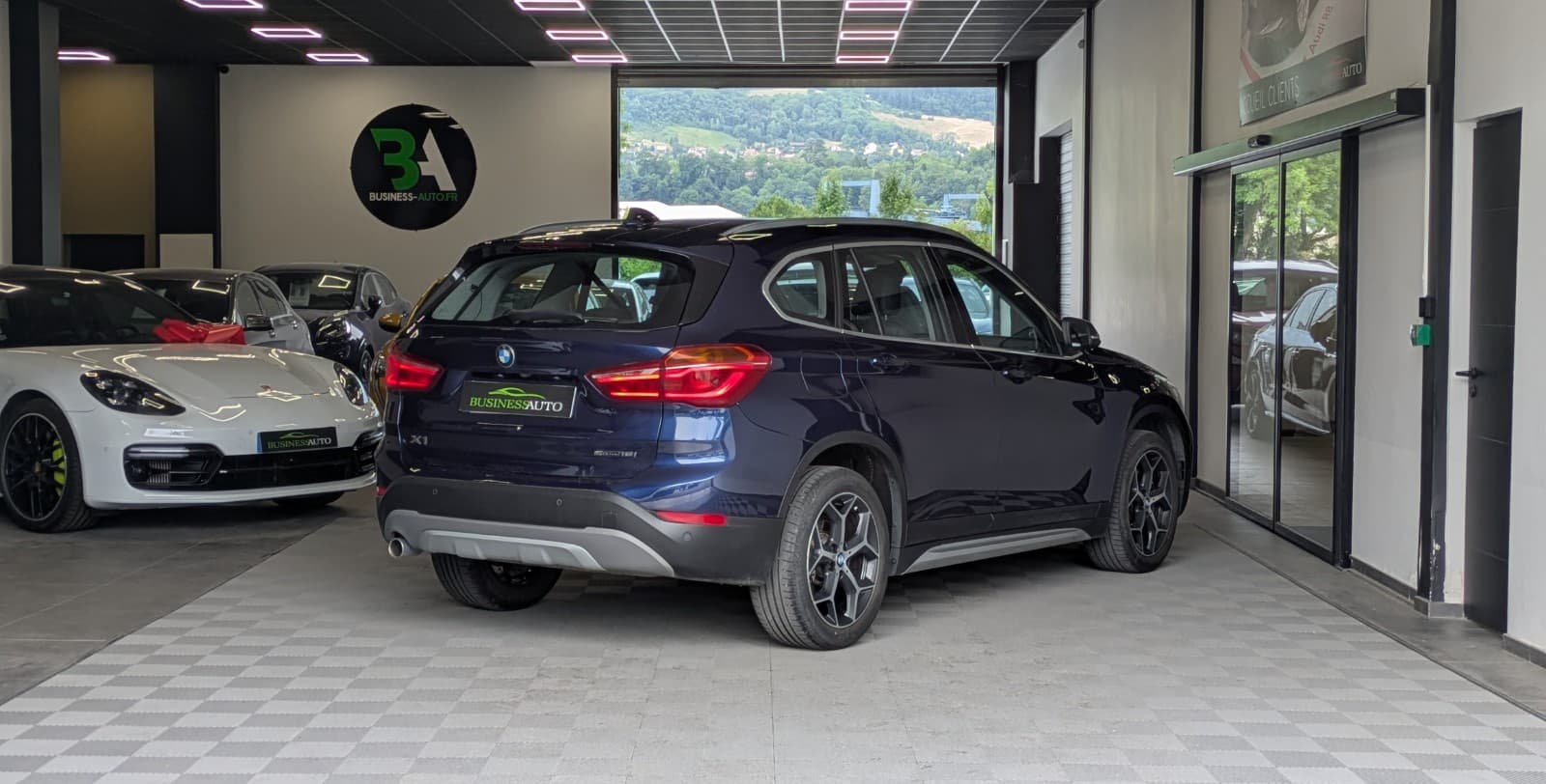 BMW X1 F48 LCI sDrive 18i 140cv xLine / Sièges Chauffants / GPS / Camera — photo 9