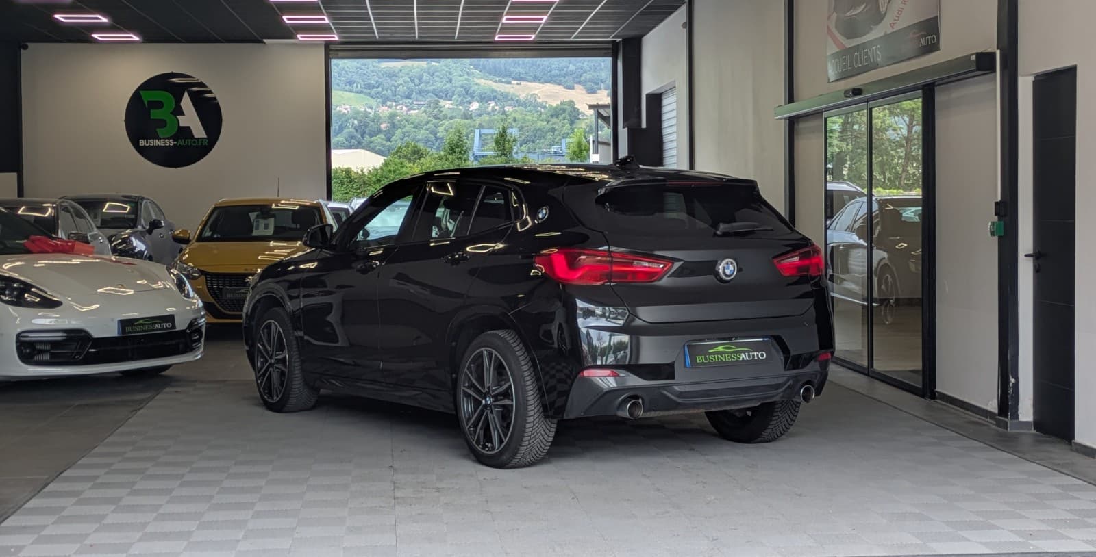 BMW X2 xDrive 20i 192cv BVA8 M Sport / Affichage Tete Haute / Sièges Chauffants / Camera — photo 10