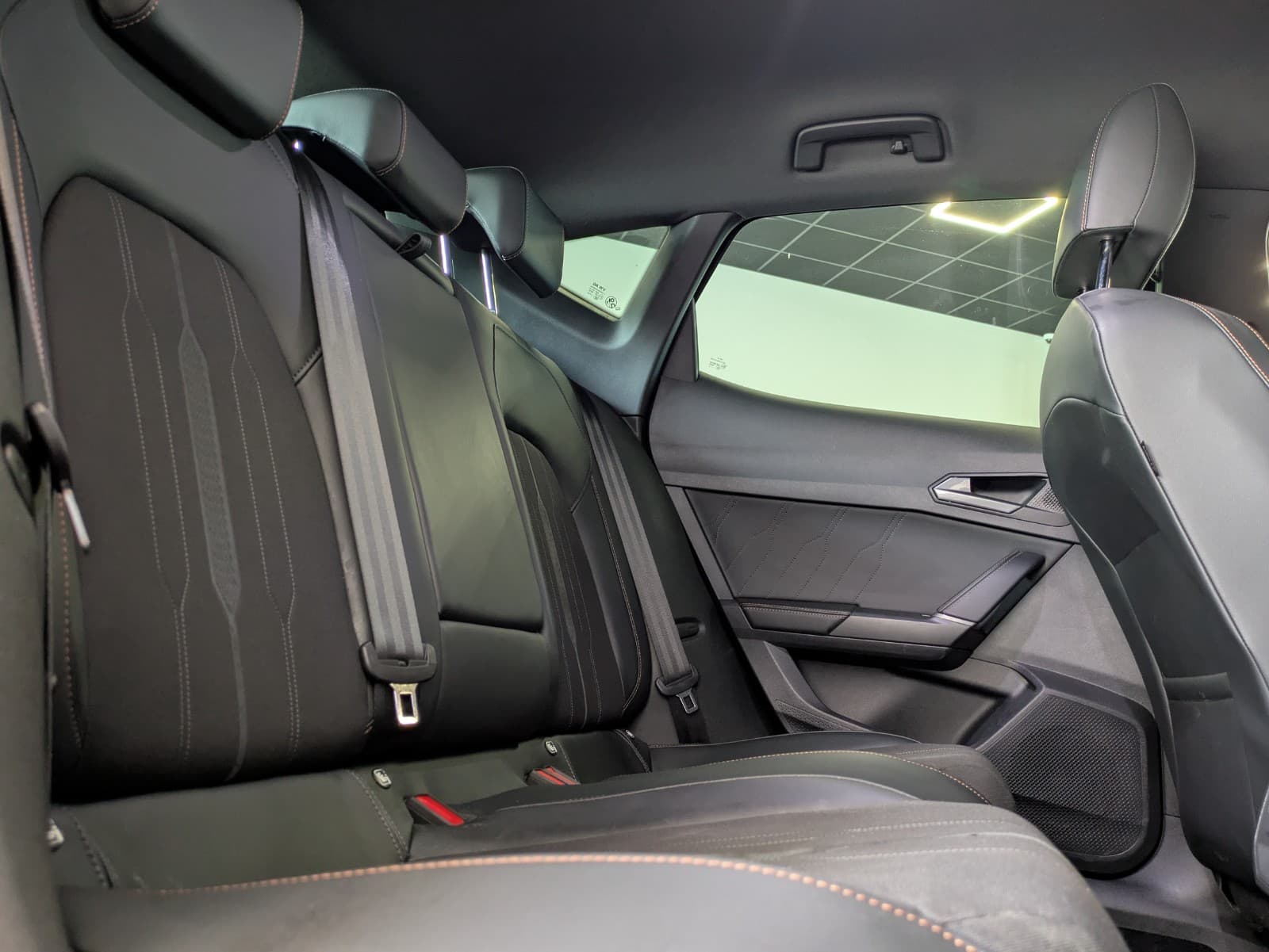 CUPRA FORMENTOR e-HYBRID 245cv DSG6 / GPS / CarPlay / Camera — photo 4