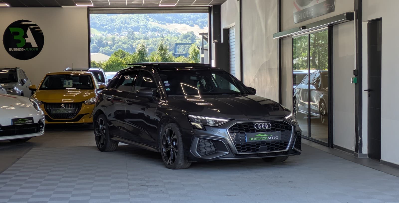 AUDI A3 30 TFSI Mild Hybrid 110 S tronic 7 S Line — photo 2