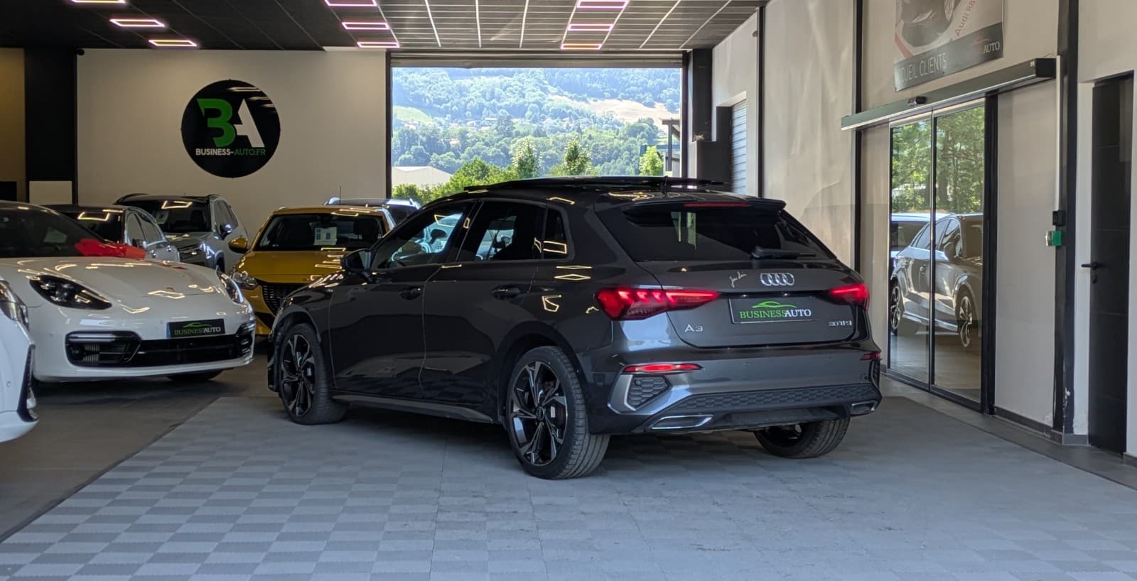 AUDI A3 30 TFSI Mild Hybrid 110 S tronic 7 S Line — photo 10
