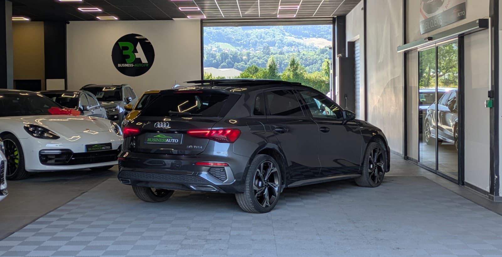 AUDI A3 30 TFSI Mild Hybrid 110 S tronic 7 S Line — photo 9