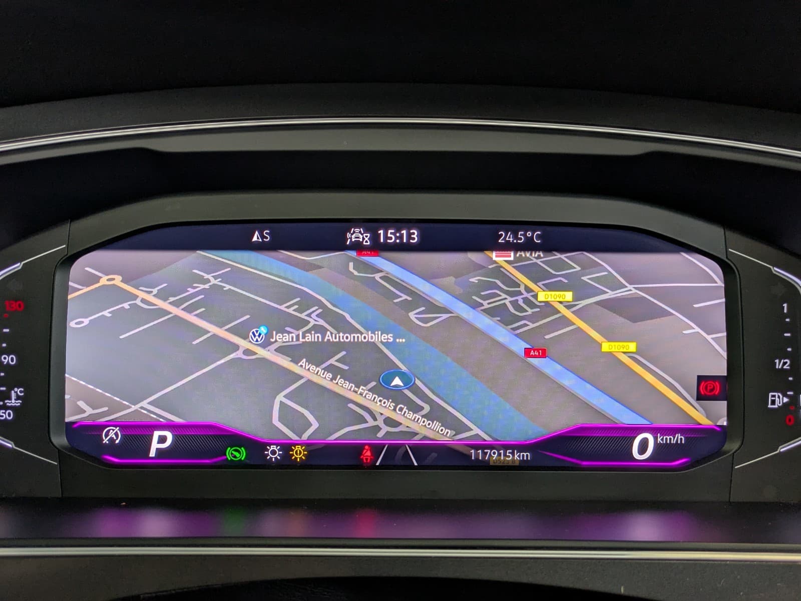 VOLKSWAGEN TIGUAN 2.0 TDI 150ch DSG7 R-Line / Toit Ouvrant / Camera 360 / CarPlay / Park Assist / 7 Places — photo 8