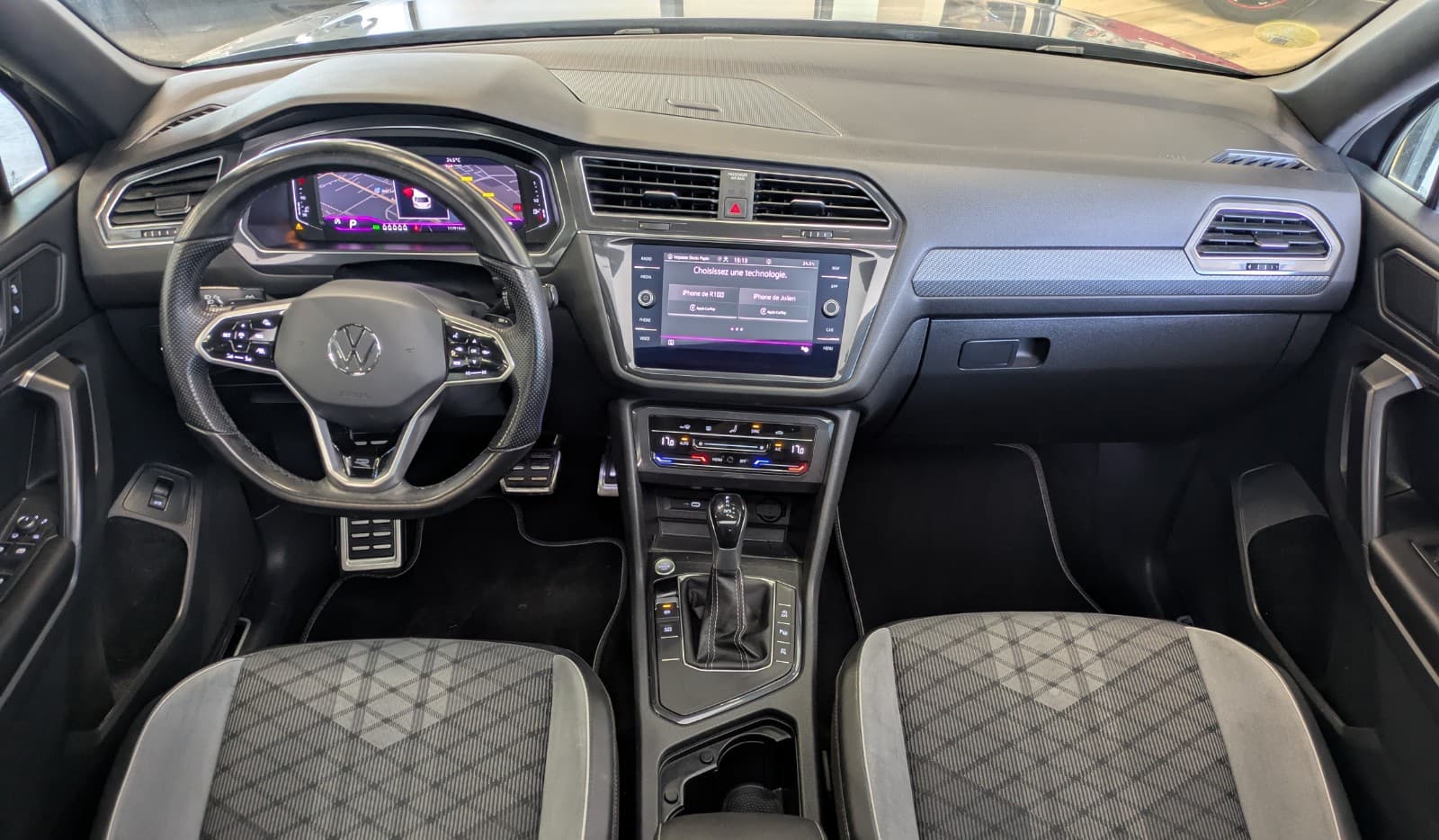 VOLKSWAGEN TIGUAN 2.0 TDI 150ch DSG7 R-Line / Toit Ouvrant / Camera 360 / CarPlay / Park Assist / 7 Places — photo 3