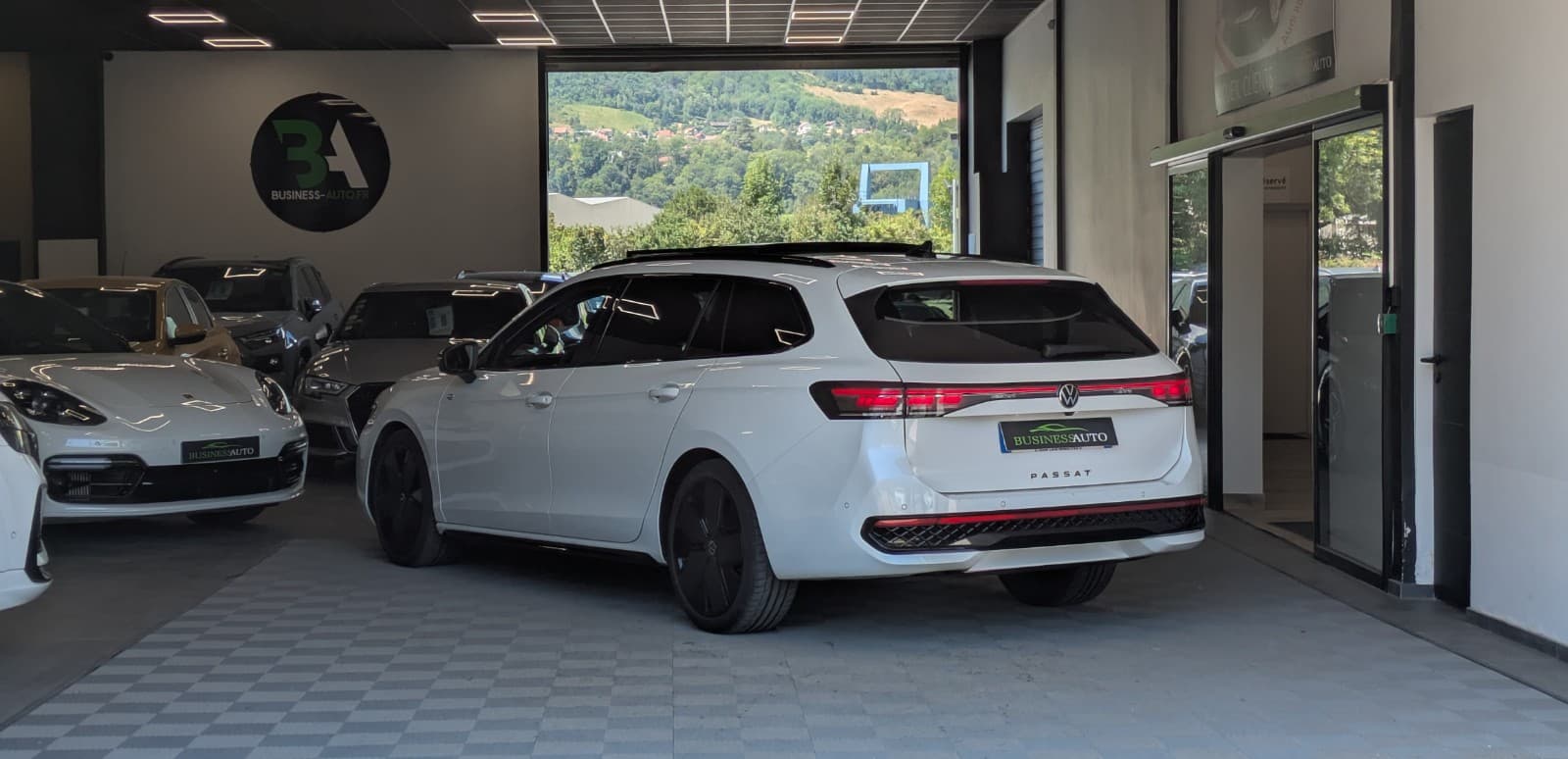 VOLKSWAGEN PASSAT 2.0 TDI 150cv DSG7 R-Line / Toit Ouvrant / Harman Kardon / Camera 360 / CarPlay — photo 10