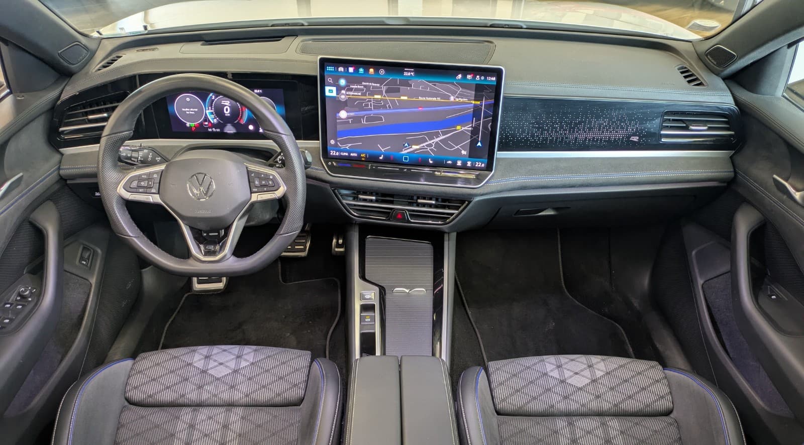 VOLKSWAGEN PASSAT 2.0 TDI 150cv DSG7 R-Line / Toit Ouvrant / Harman Kardon / Camera 360 / CarPlay — photo 3