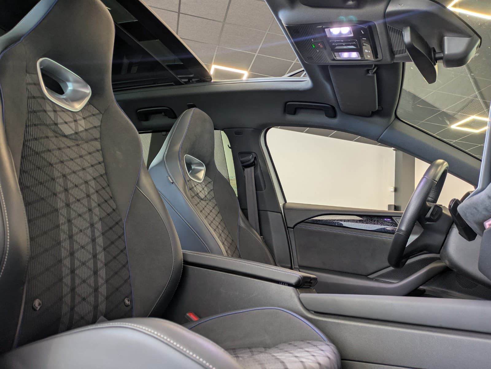 VOLKSWAGEN PASSAT 2.0 TDI 150cv DSG7 R-Line / Toit Ouvrant / Harman Kardon / Camera 360 / CarPlay — photo 5