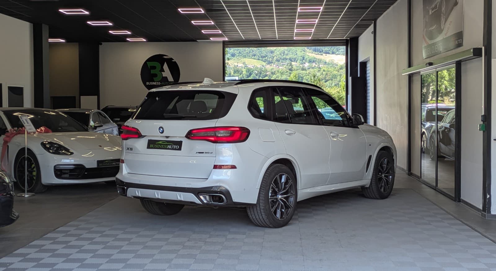 BMW X5 G05 xDrive 30d 265cv BVA8 M Sport / Toit Ouvrant / Harmann Kardon / Camera 360 / Affichage Tete Haute / Attelage — photo 9