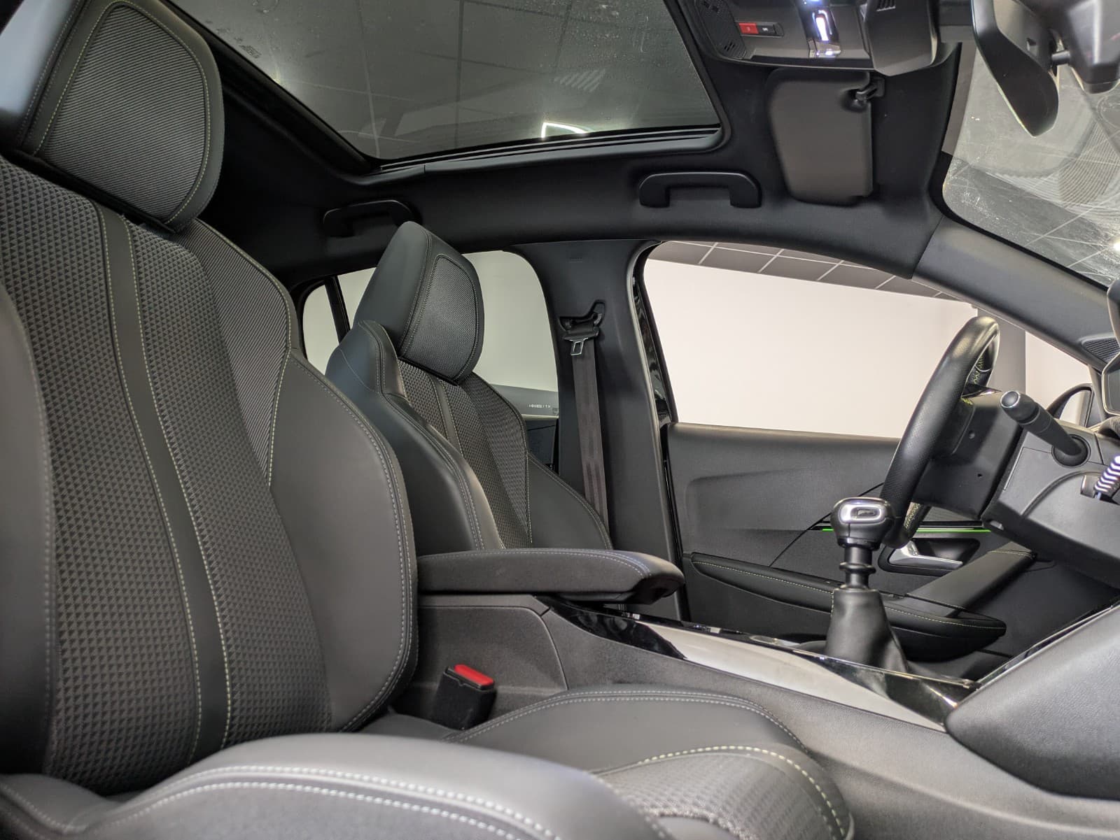 PEUGEOT 208 100cv S&S BVM6 GT Line / Phase 2 / Cockpit 3D / GPS / CarPlay / Camera — photo 5