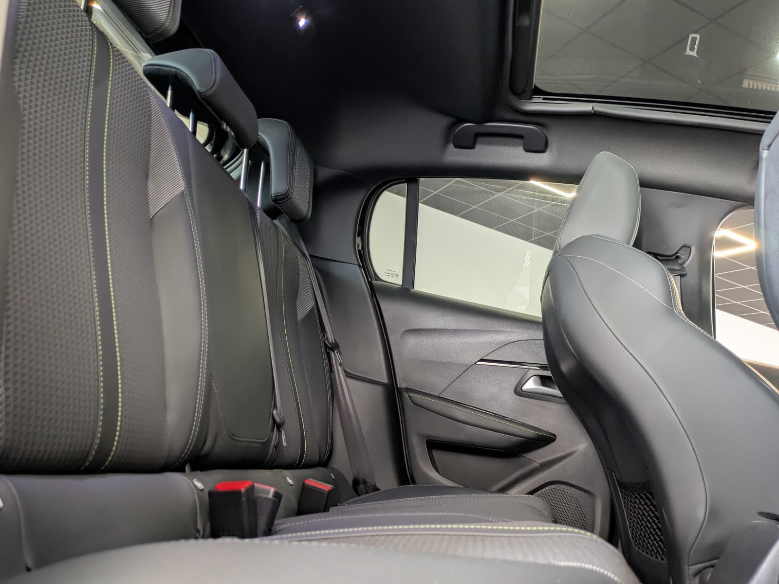 PEUGEOT 208 100cv S&S BVM6 GT Line / Phase 2 / Cockpit 3D / GPS / CarPlay / Camera — photo 4