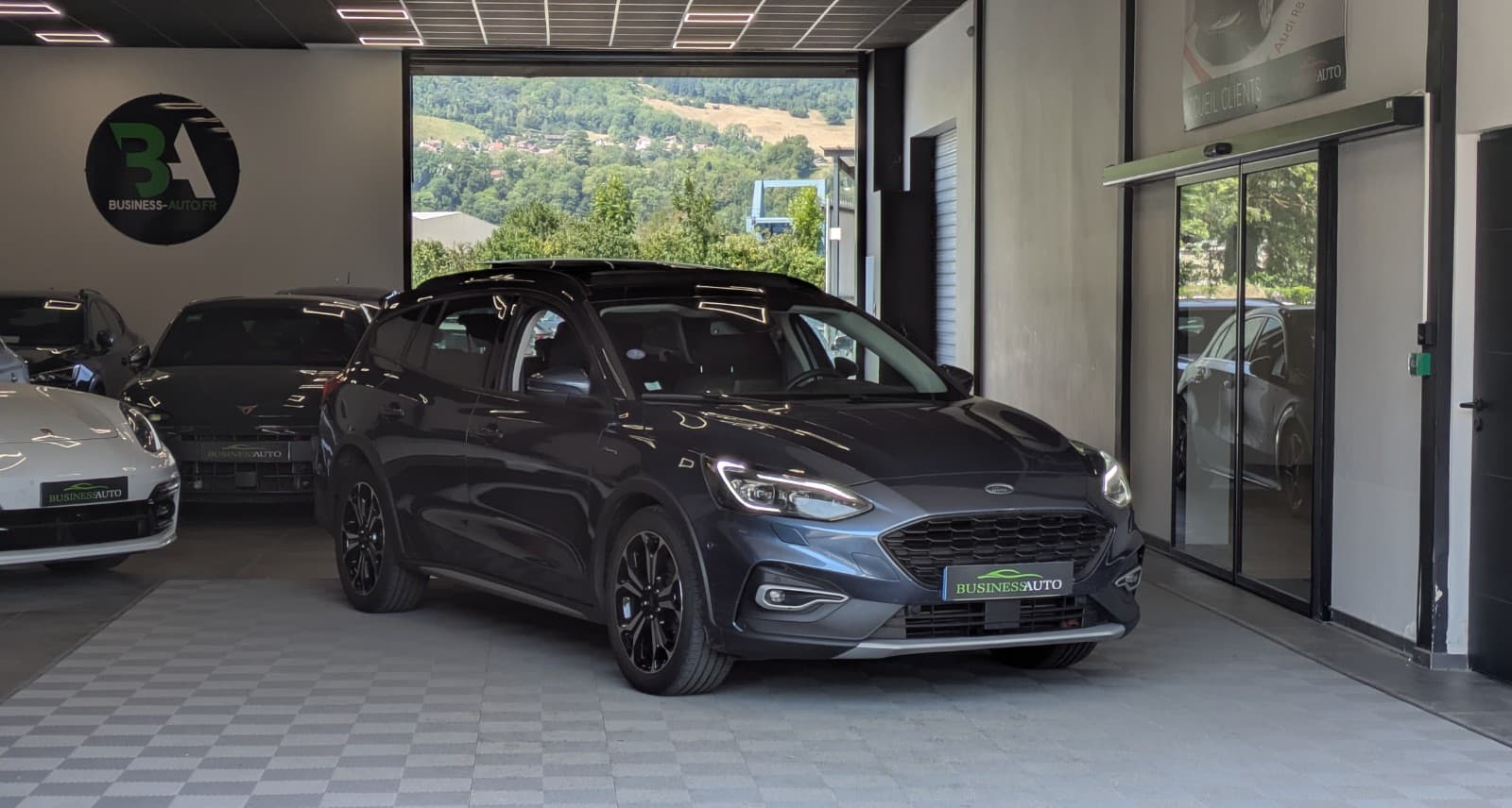 FORD FOCUS SW ACTIVE 1.5 EcoBoost 150cv S&S Active / Toit Ouvrant / GPS / Camera — photo 2