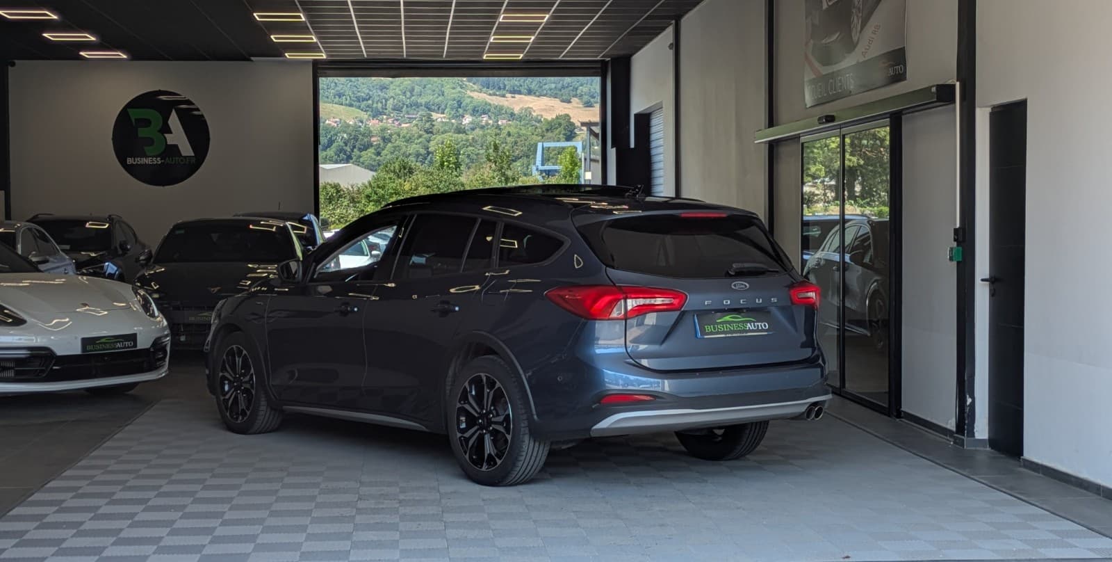FORD FOCUS SW ACTIVE 1.5 EcoBoost 150cv S&S Active / Toit Ouvrant / GPS / Camera — photo 10