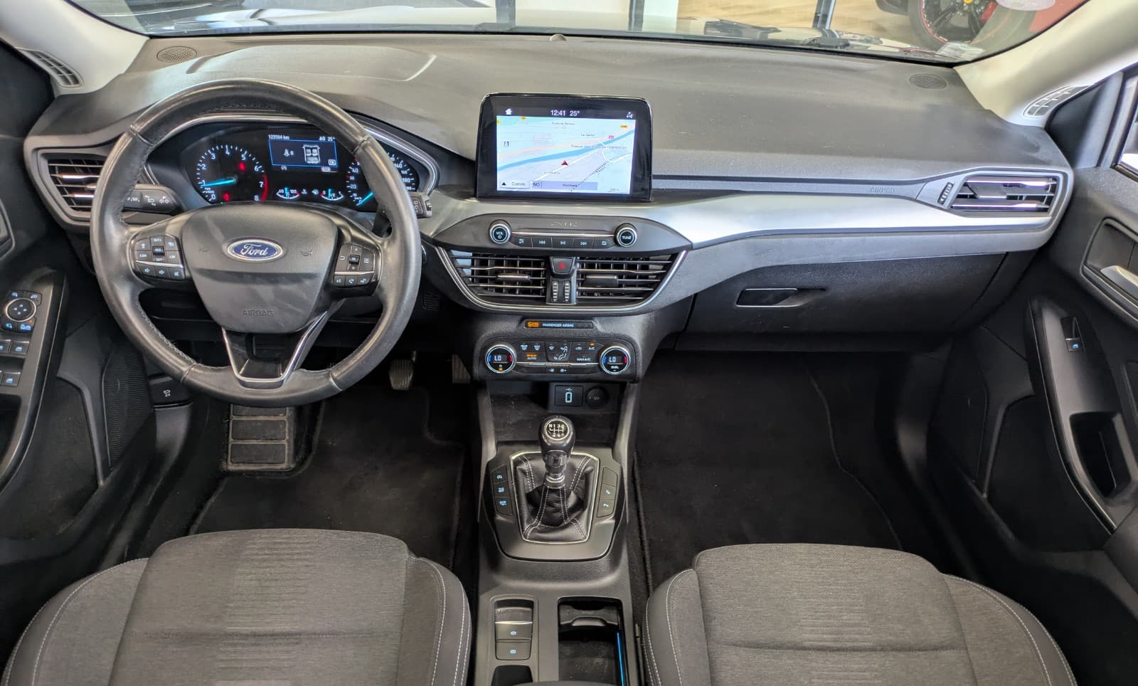 FORD FOCUS SW ACTIVE 1.5 EcoBoost 150cv S&S Active / Toit Ouvrant / GPS / Camera — photo 3