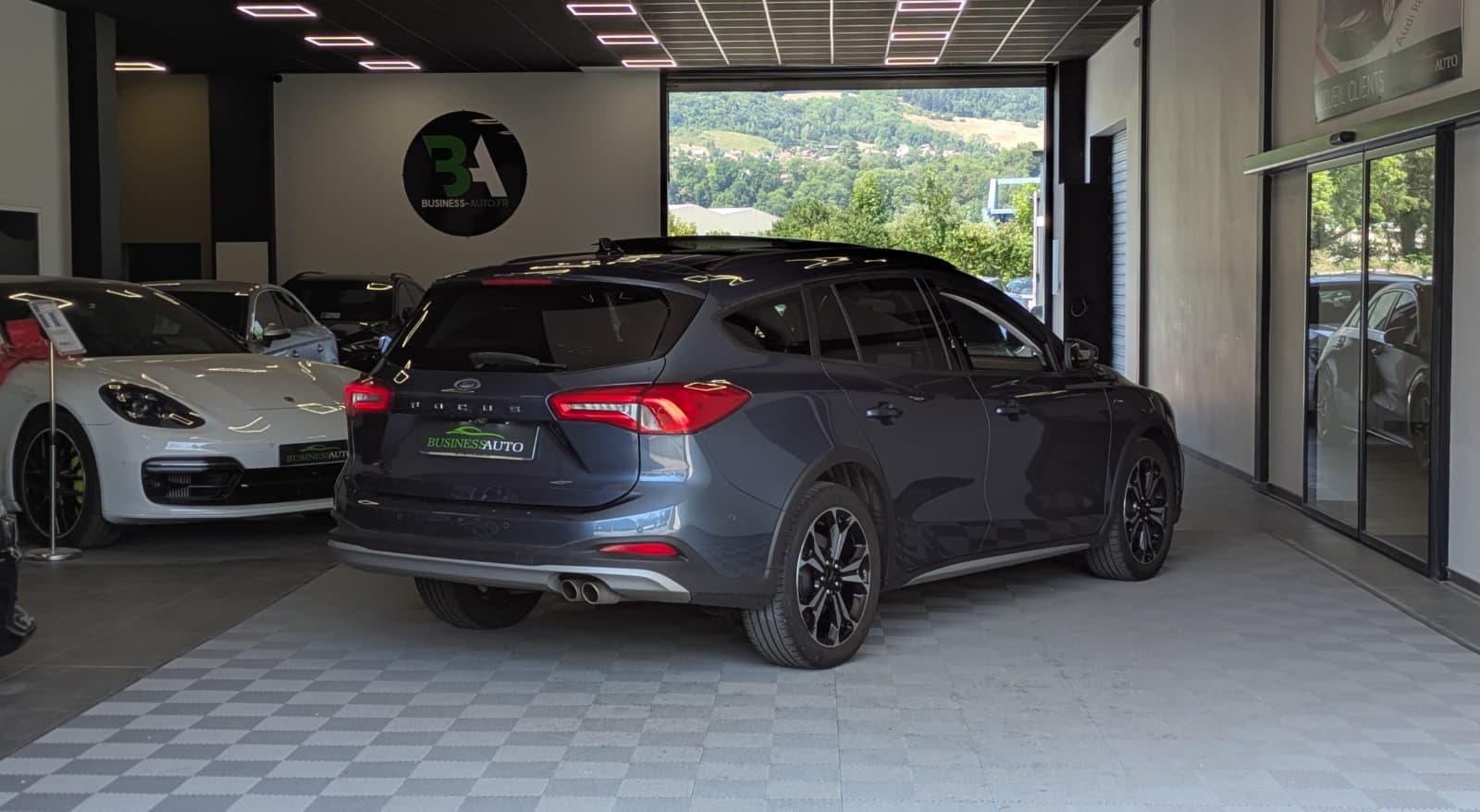 FORD FOCUS SW ACTIVE 1.5 EcoBoost 150cv S&S Active / Toit Ouvrant / GPS / Camera — photo 9