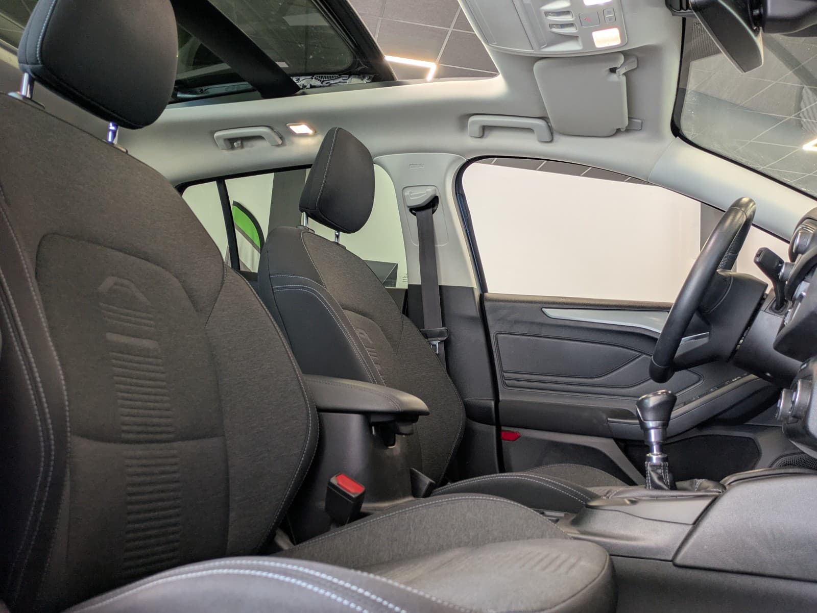 FORD FOCUS SW ACTIVE 1.5 EcoBoost 150cv S&S Active / Toit Ouvrant / GPS / Camera — photo 5