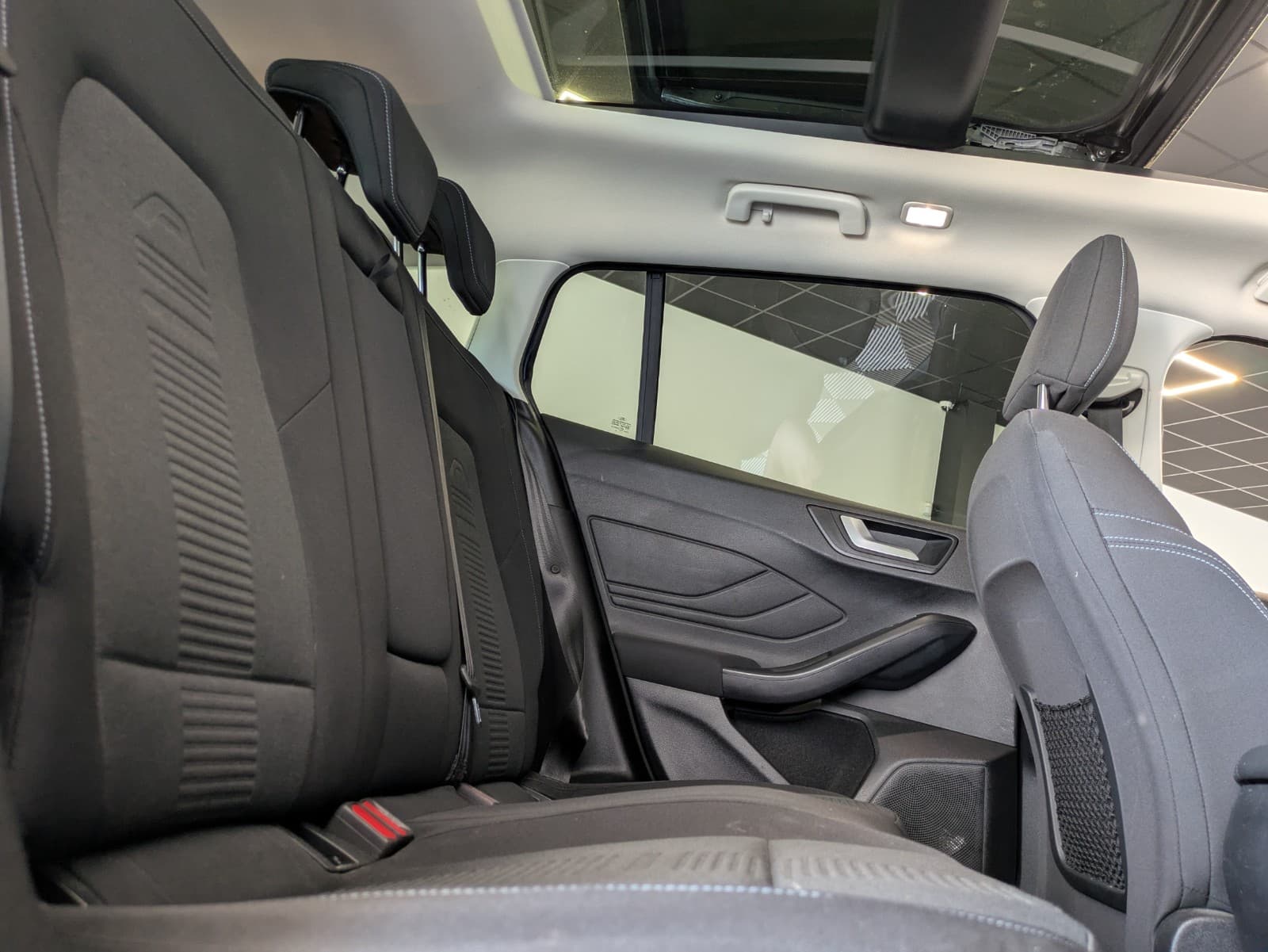 FORD FOCUS SW ACTIVE 1.5 EcoBoost 150cv S&S Active / Toit Ouvrant / GPS / Camera — photo 4