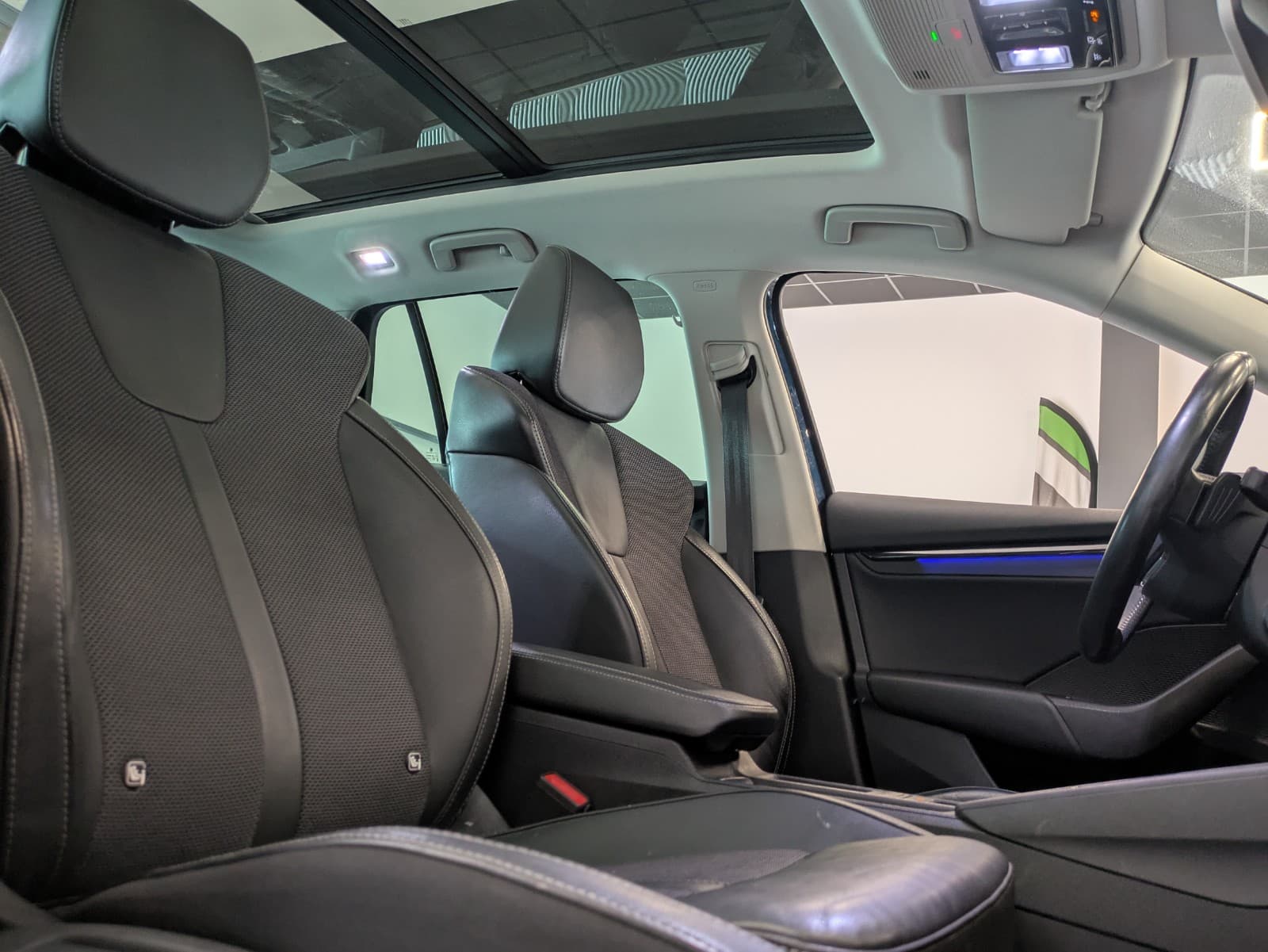 SKODA OCTAVIA 2.0 TDI 150cv DSG7 Business / Toit Ouvrant / GPS / Camera / ACC — photo 5