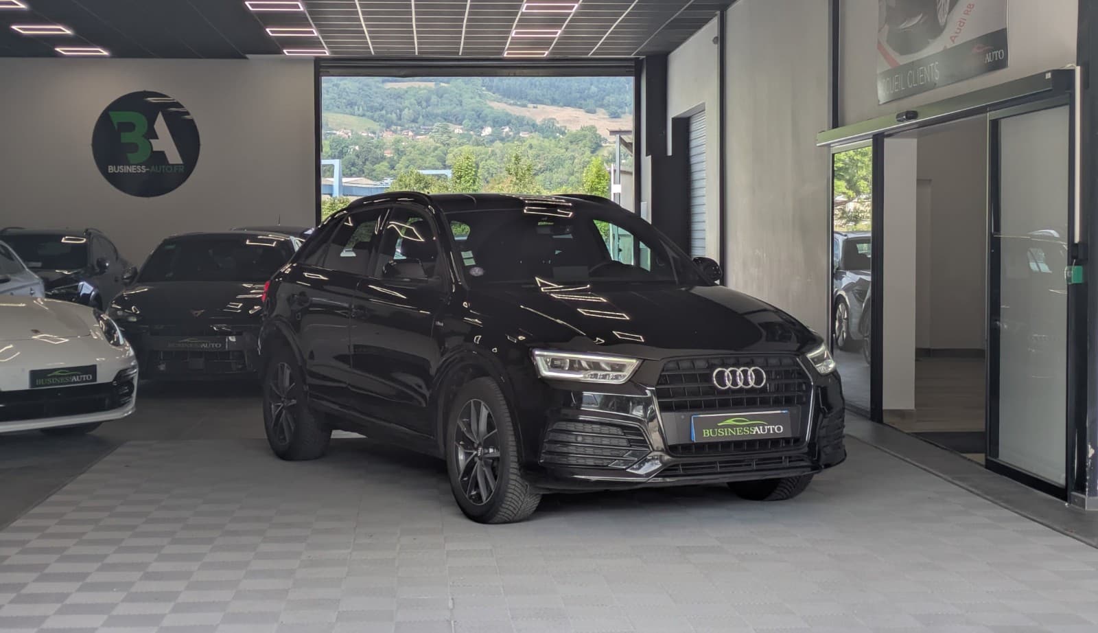 AUDI Q3 1.4 TFSI 150cv S tronic 6 S line Midnight Series / Camera / Drive Select — photo 2