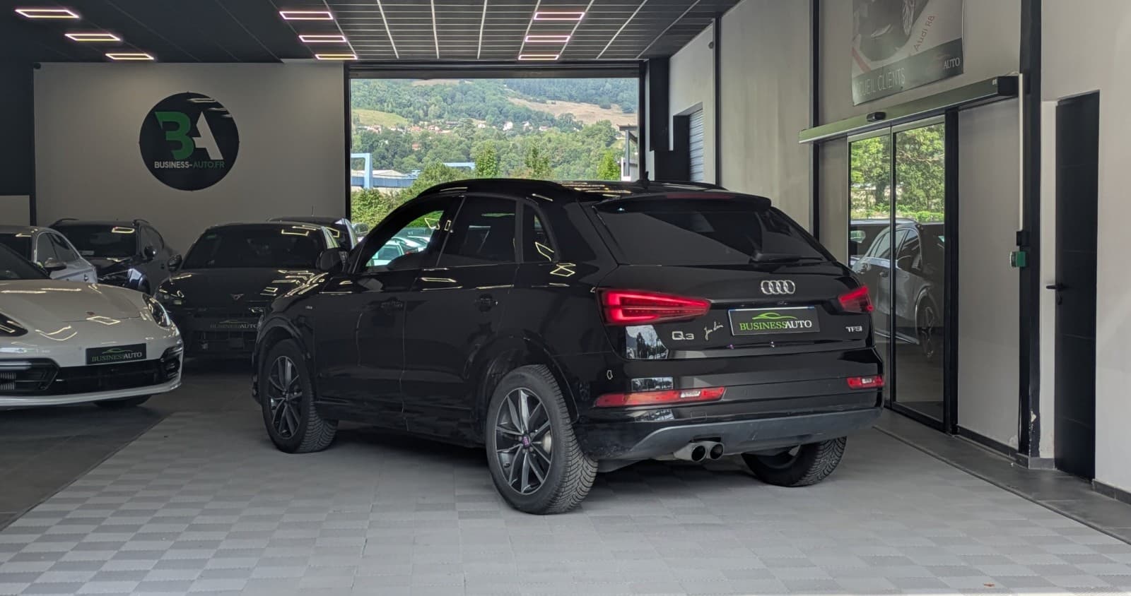 AUDI Q3 1.4 TFSI 150cv S tronic 6 S line Midnight Series / Camera / Drive Select — photo 10