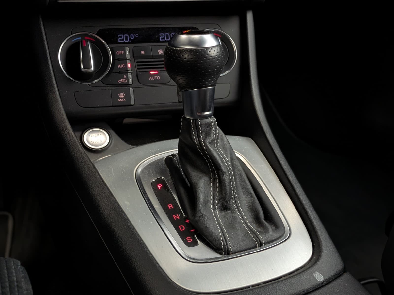AUDI Q3 1.4 TFSI 150cv S tronic 6 S line Midnight Series / Camera / Drive Select — photo 8