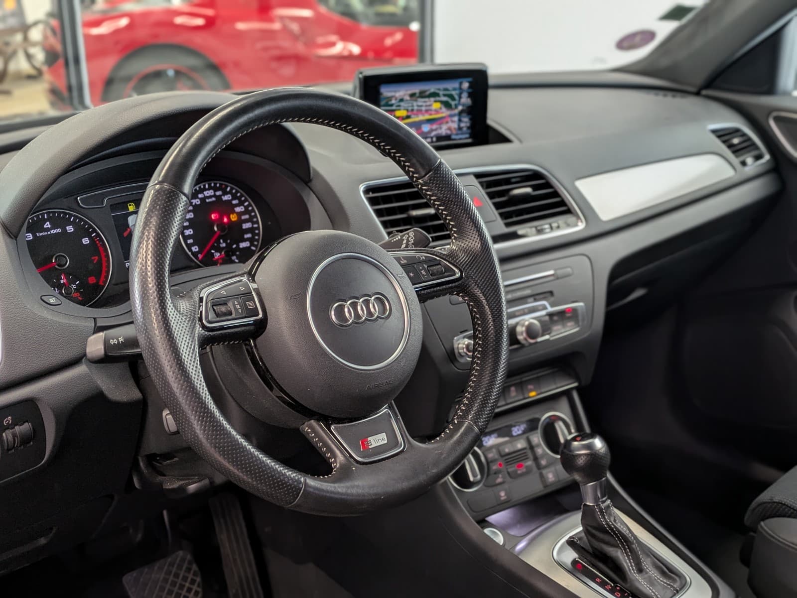 AUDI Q3 1.4 TFSI 150cv S tronic 6 S line Midnight Series / Camera / Drive Select — photo 7