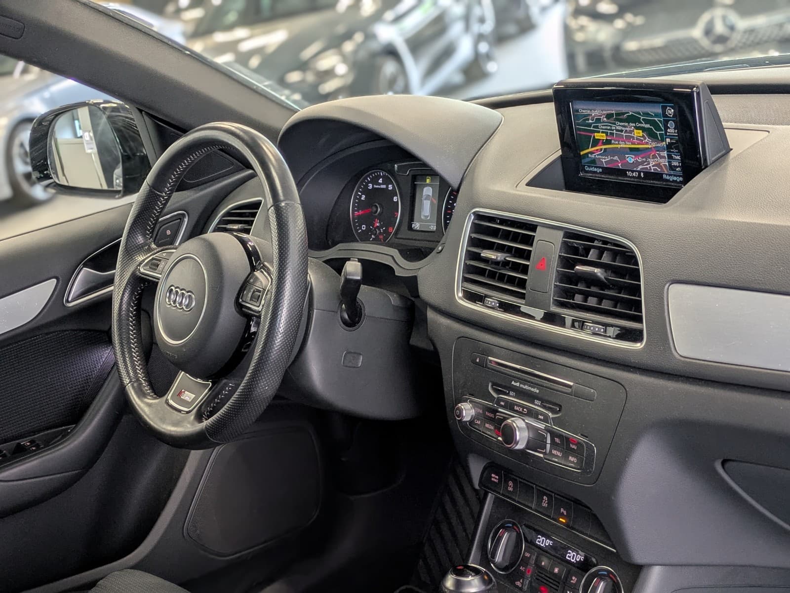 AUDI Q3 1.4 TFSI 150cv S tronic 6 S line Midnight Series / Camera / Drive Select — photo 6
