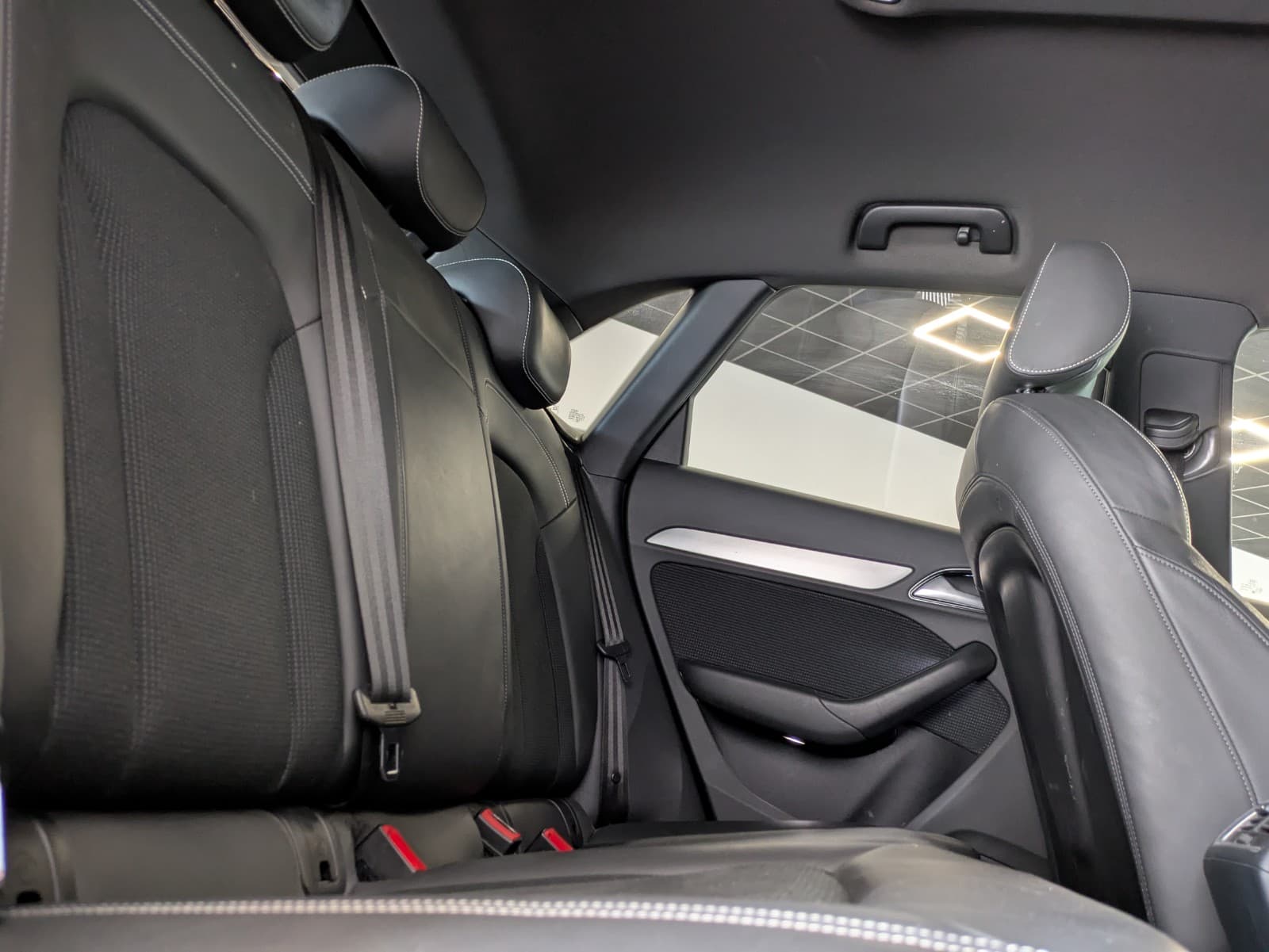 AUDI Q3 1.4 TFSI 150cv S tronic 6 S line Midnight Series / Camera / Drive Select — photo 4
