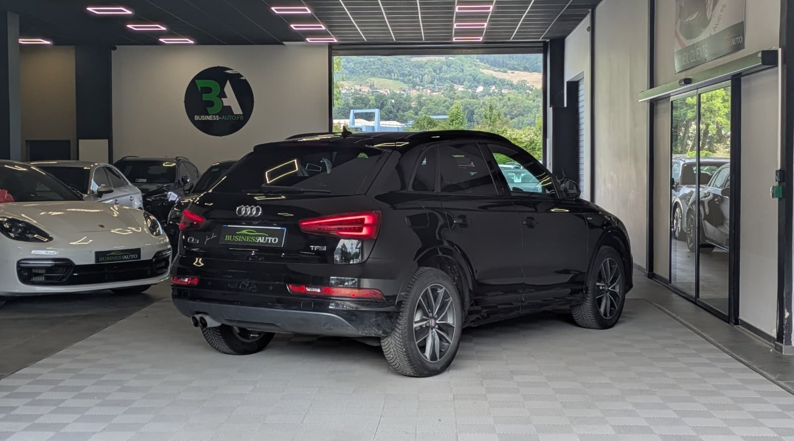 AUDI Q3 1.4 TFSI 150cv S tronic 6 S line Midnight Series / Camera / Drive Select — photo 9