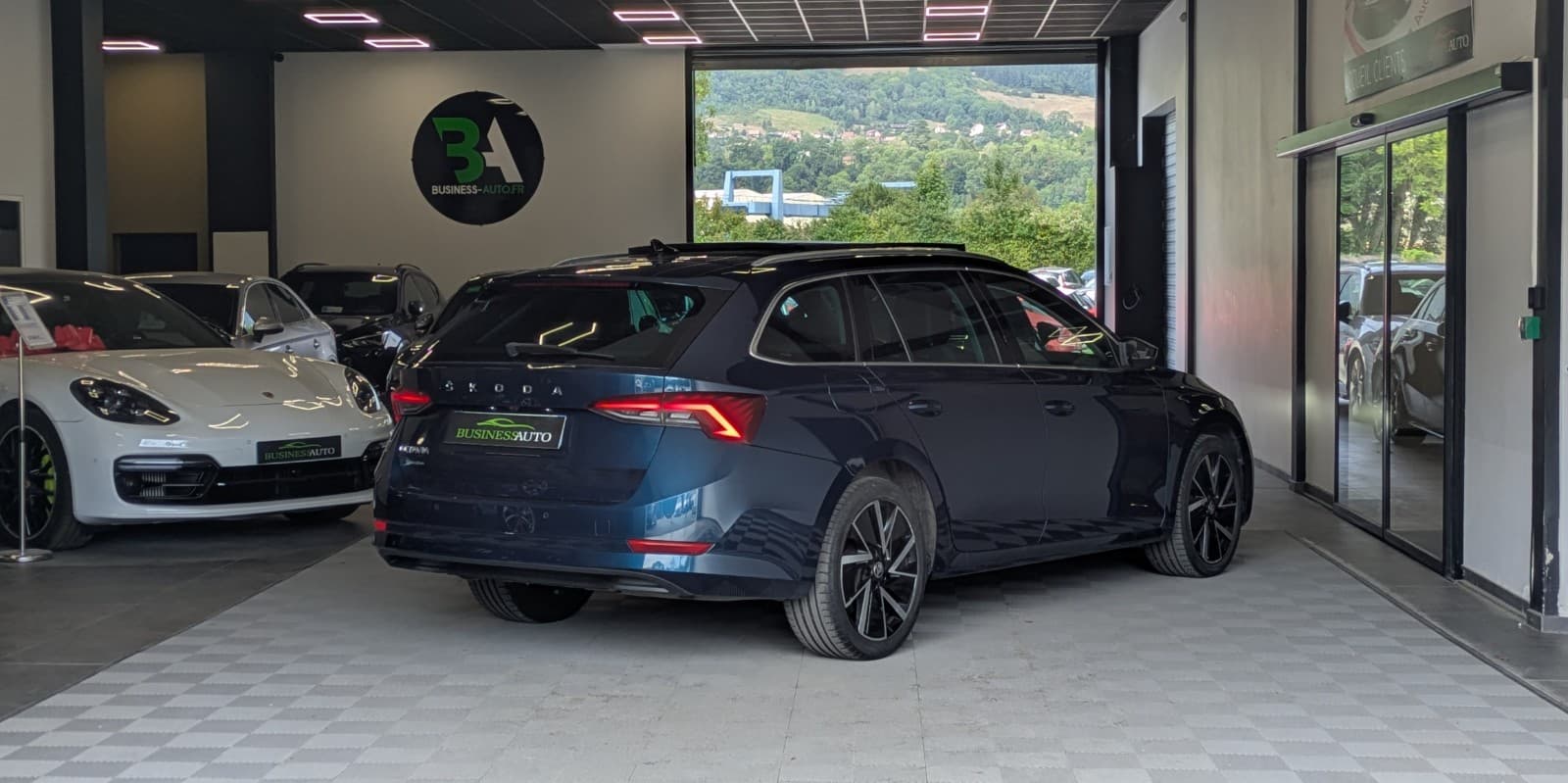 SKODA OCTAVIA 2.0 TDI 150cv DSG7 Business / Toit Ouvrant / GPS / Camera / ACC — photo 9