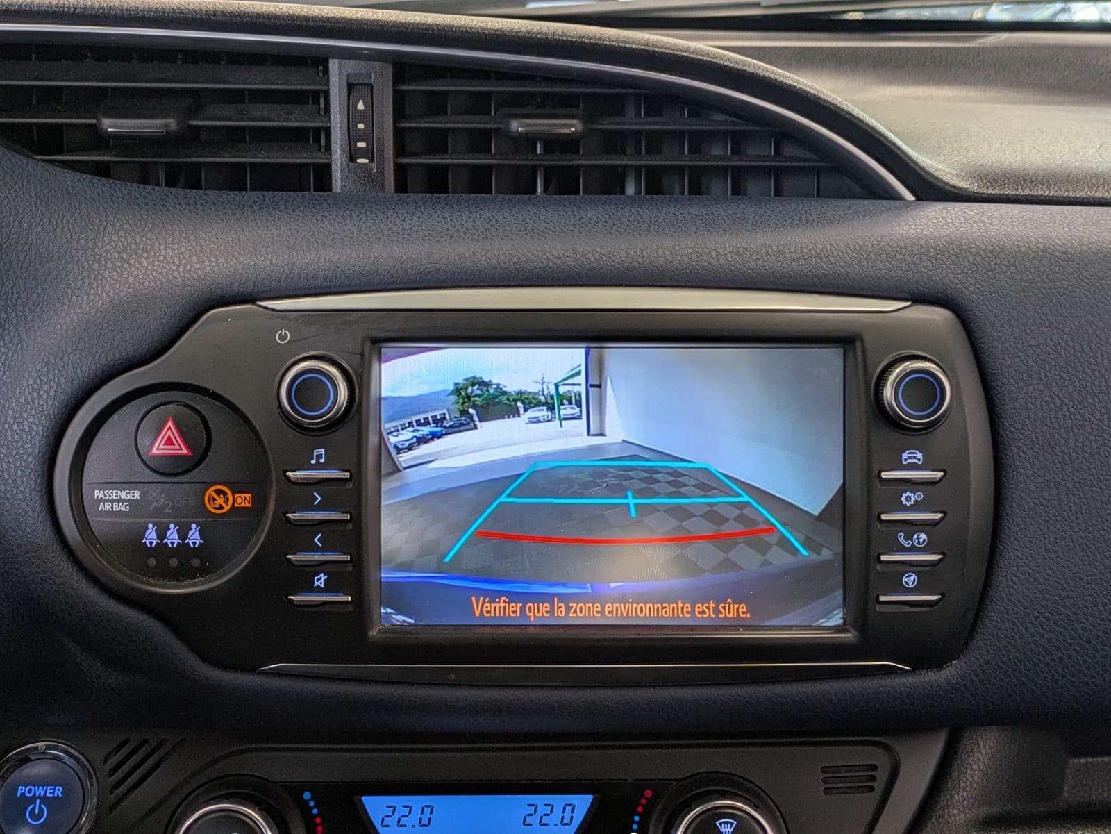 TOYOTA YARIS 100h Collection / GPS / Clim Auto / Camera — photo 8