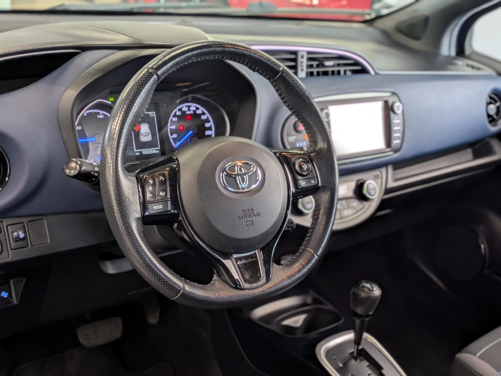 TOYOTA YARIS 100h Collection / GPS / Clim Auto / Camera — photo 7