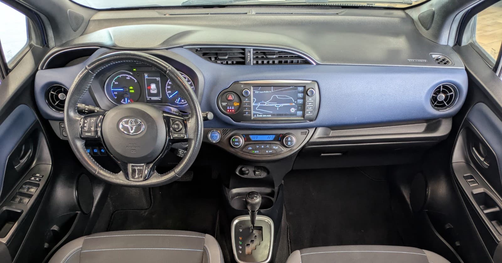 TOYOTA YARIS 100h Collection / GPS / Clim Auto / Camera — photo 3