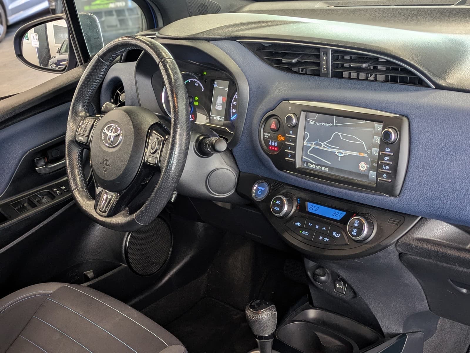 TOYOTA YARIS 100h Collection / GPS / Clim Auto / Camera — photo 6