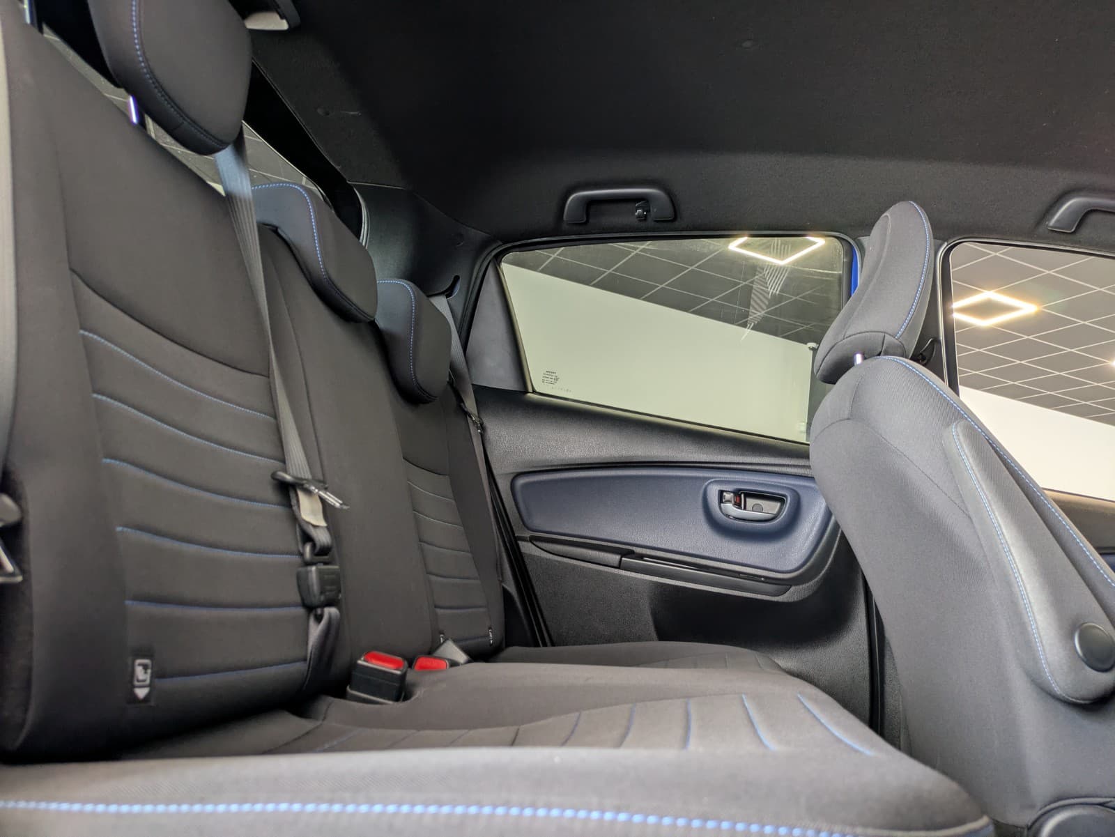 TOYOTA YARIS 100h Collection / GPS / Clim Auto / Camera — photo 4