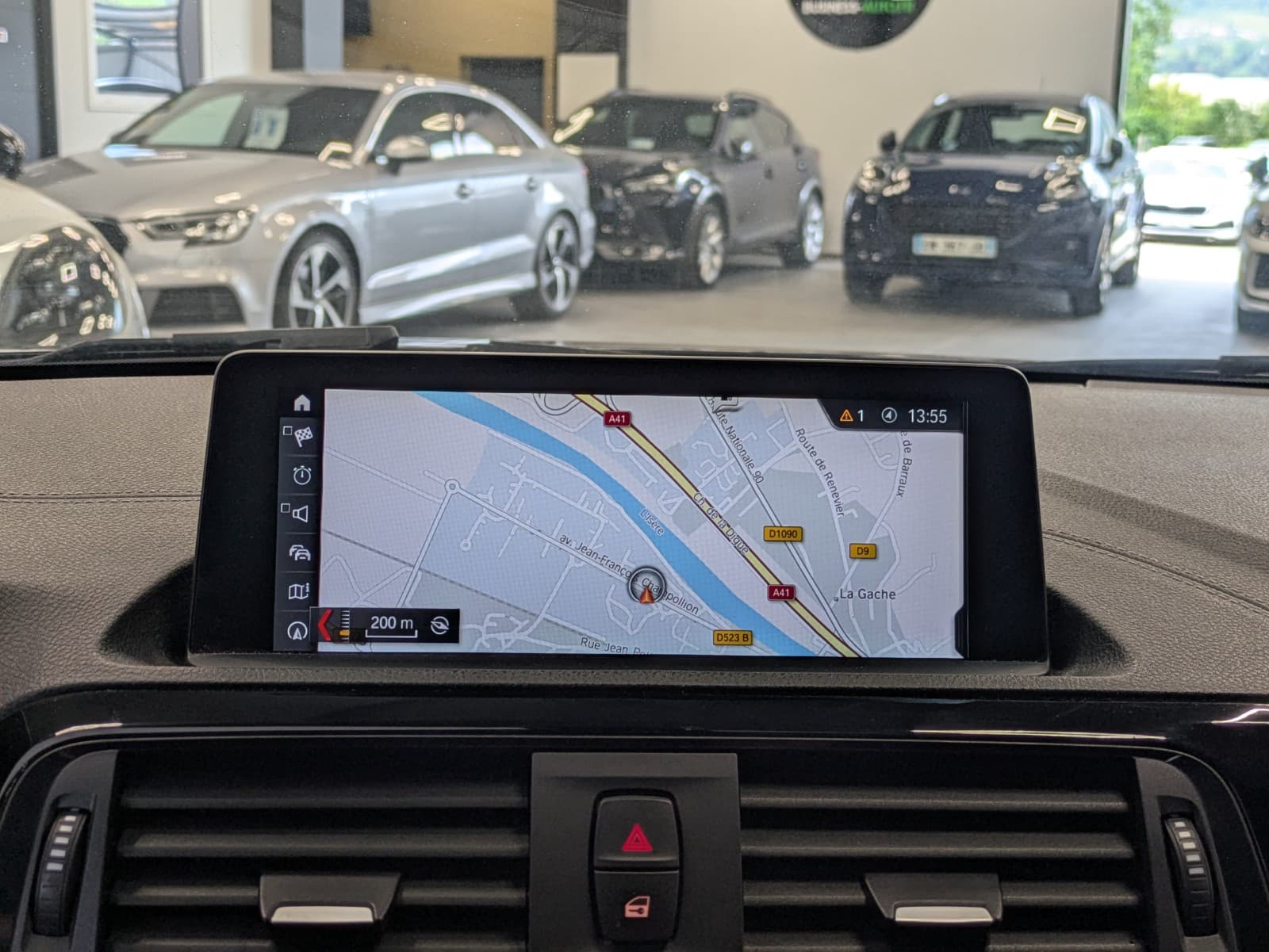 BMW SERIE 1 118i 136cv Urban Chic / Grand GPS / Cuir / Radar AV AR / Crit'Air 1 — photo 8