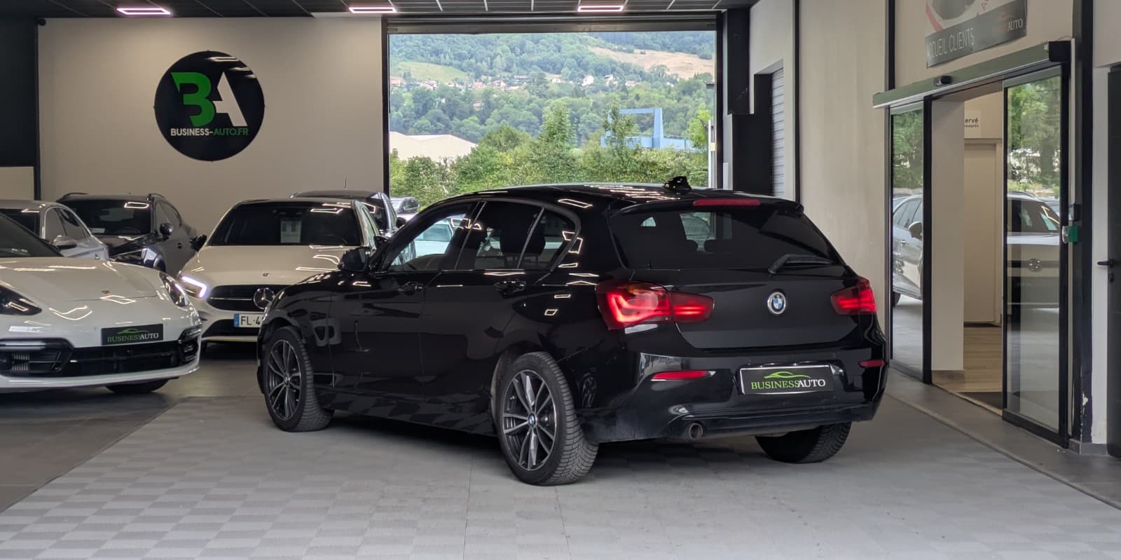 BMW SERIE 1 118i 136cv Urban Chic / Grand GPS / Cuir / Radar AV AR / Crit'Air 1 — photo 10