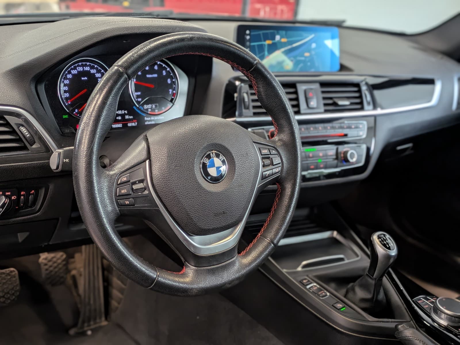 BMW SERIE 1 118i 136cv Urban Chic / Grand GPS / Cuir / Radar AV AR / Crit'Air 1 — photo 7