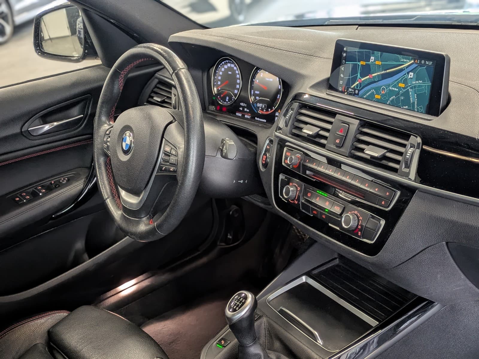 BMW SERIE 1 118i 136cv Urban Chic / Grand GPS / Cuir / Radar AV AR / Crit'Air 1 — photo 6
