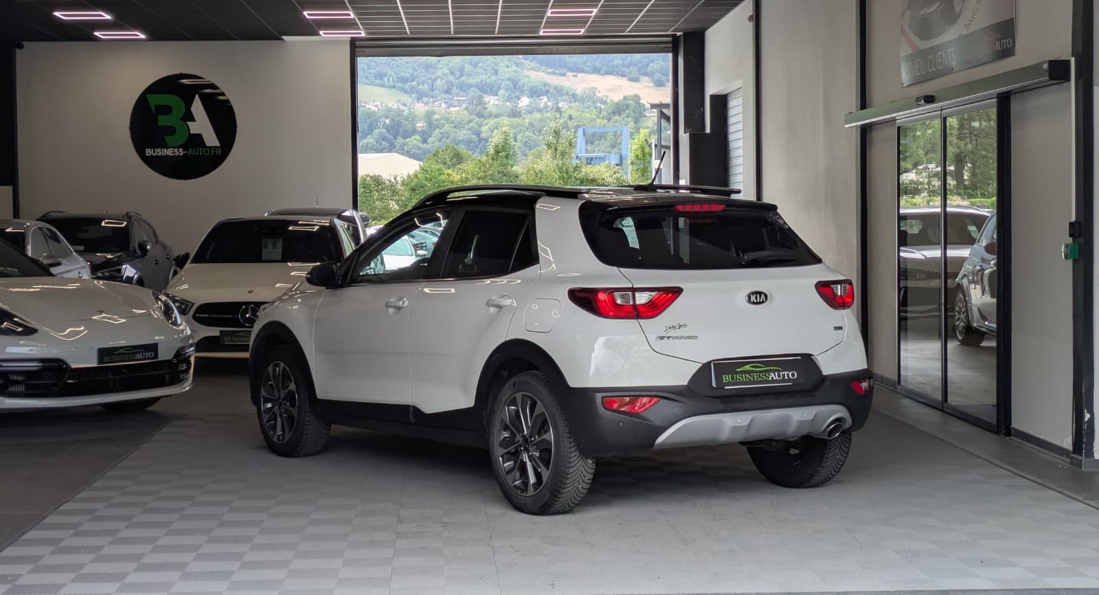 KIA STONIC 1.0 T-GDi 120cv Launch Edition / GPS / CarPlay / Camera — photo 10