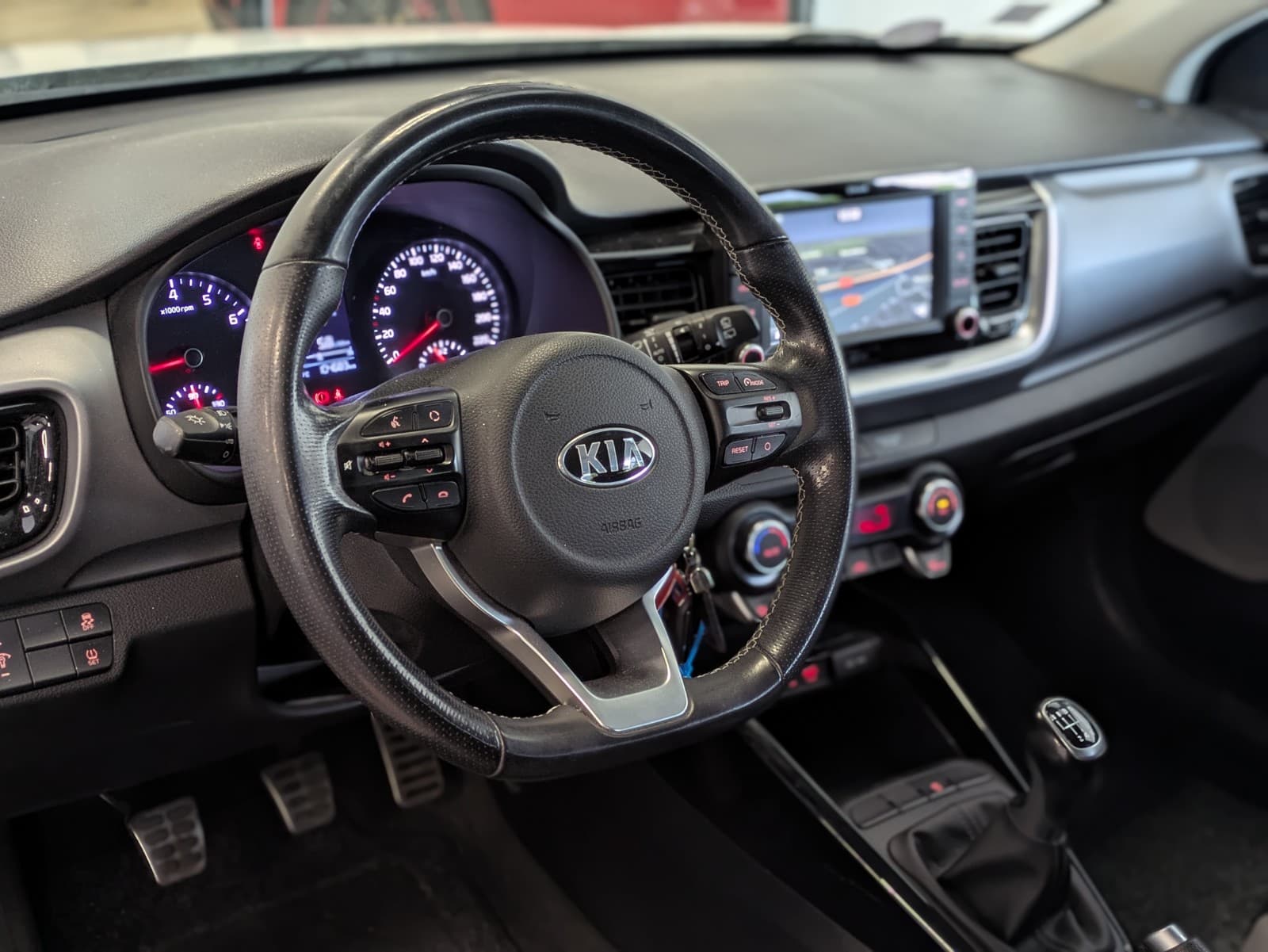 KIA STONIC 1.0 T-GDi 120cv Launch Edition / GPS / CarPlay / Camera — photo 7