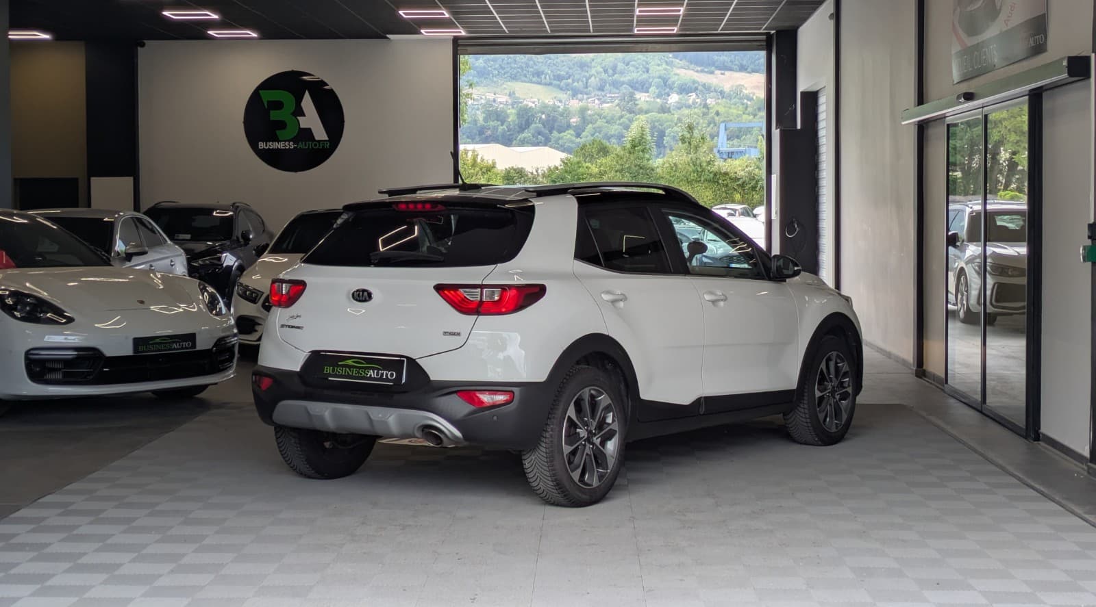 KIA STONIC 1.0 T-GDi 120cv Launch Edition / GPS / CarPlay / Camera — photo 9