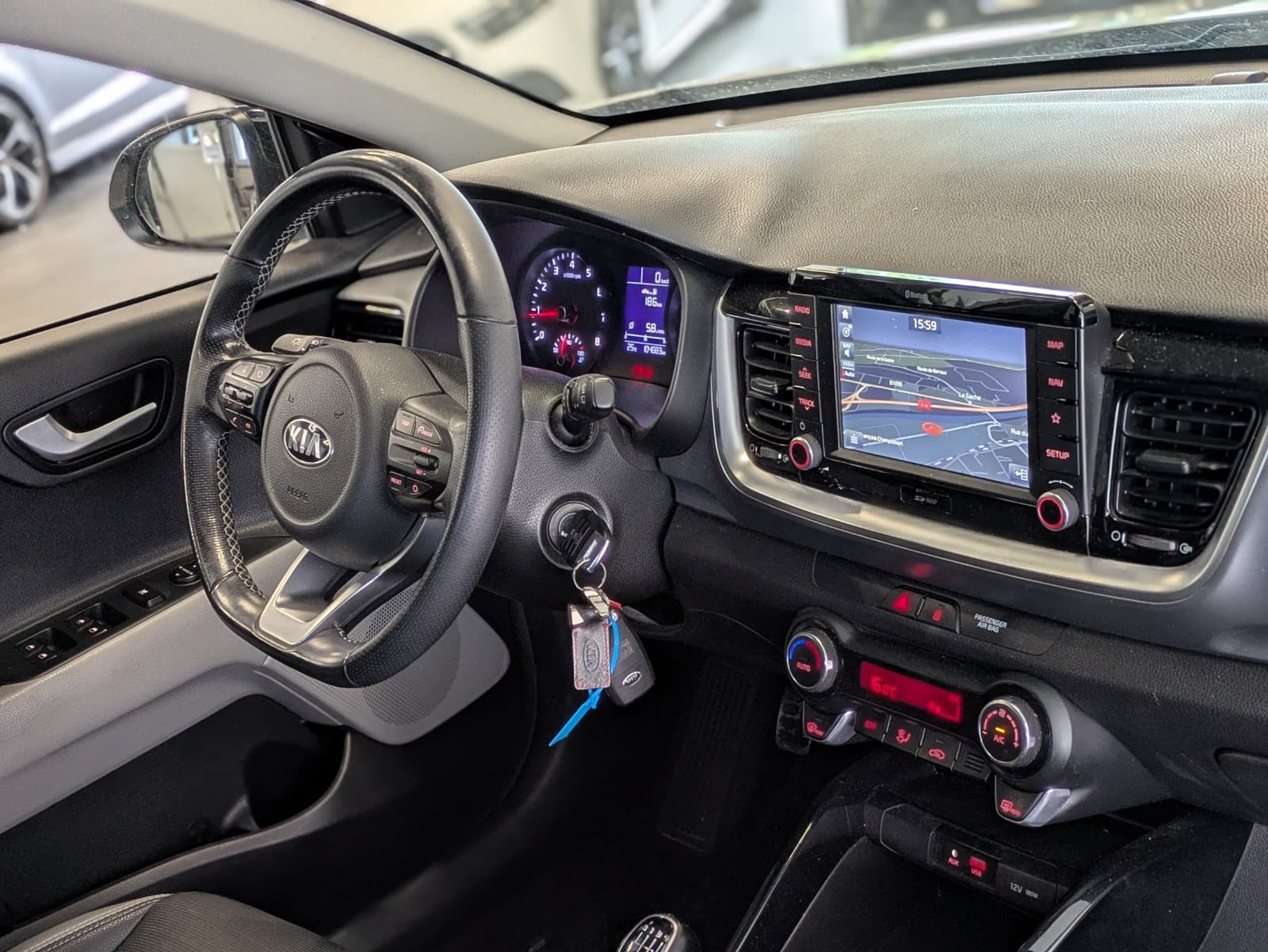 KIA STONIC 1.0 T-GDi 120cv Launch Edition / GPS / CarPlay / Camera — photo 6