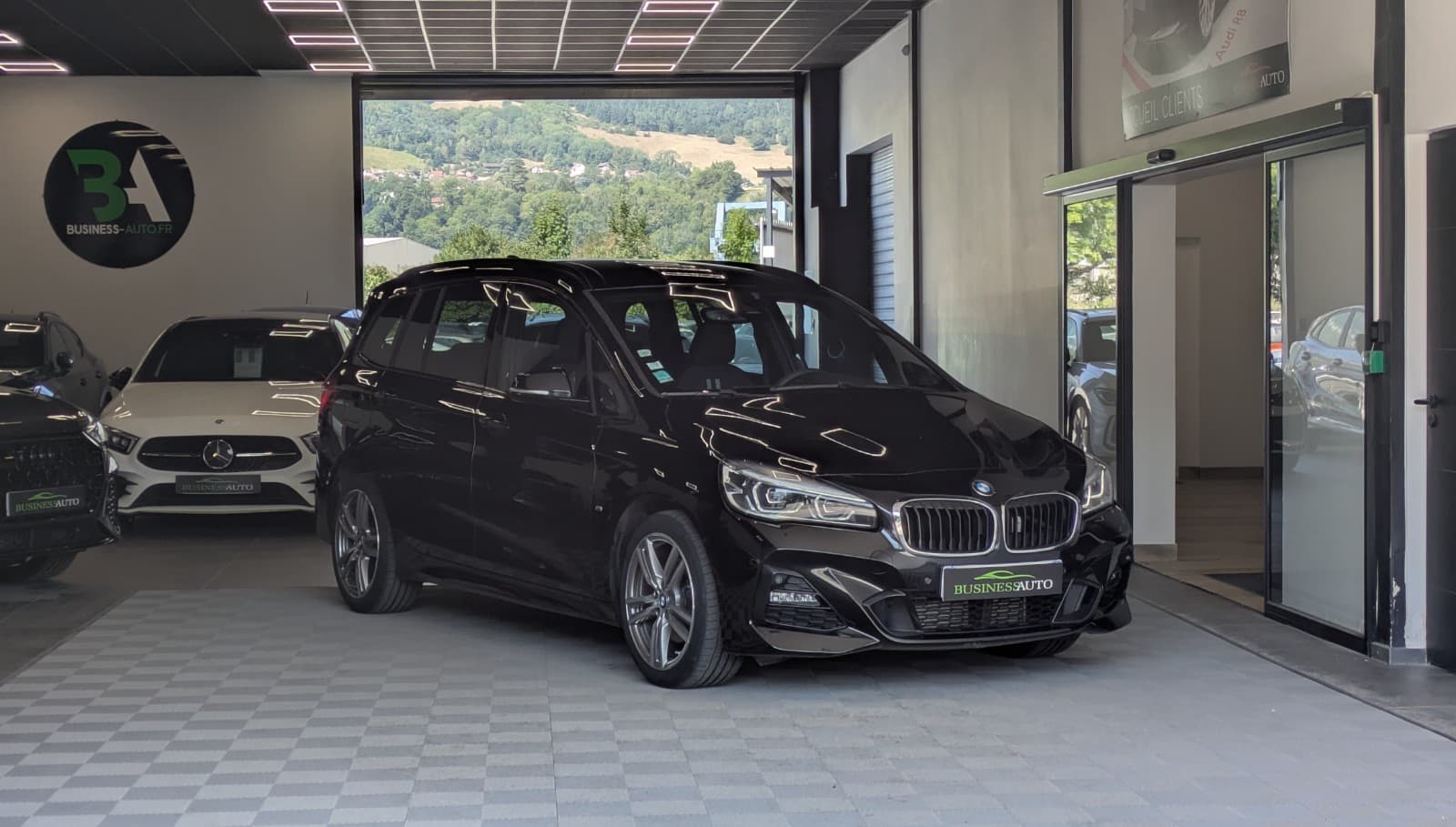 BMW SERIE 2 218i 140cv DKG7 M Sport / Attelage / 7 PLaces / Camera — photo 2