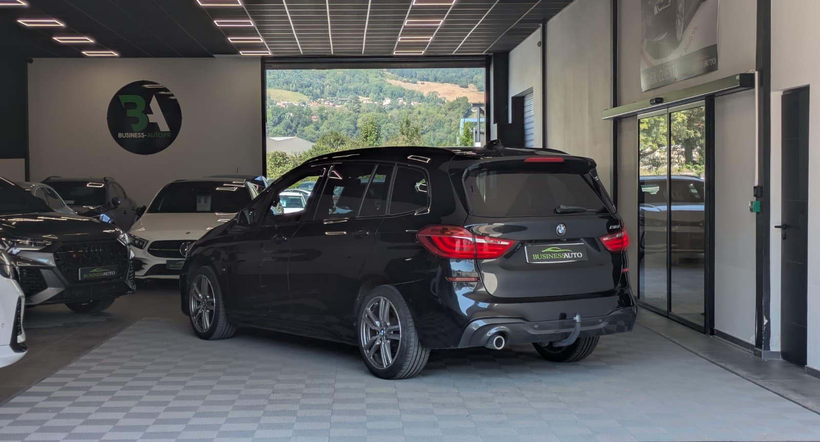BMW SERIE 2 218i 140cv DKG7 M Sport / Attelage / 7 PLaces / Camera — photo 10