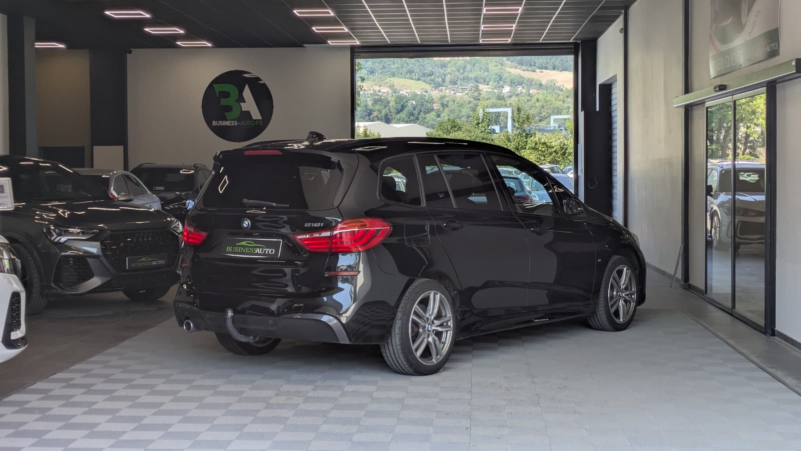 BMW SERIE 2 218i 140cv DKG7 M Sport / Attelage / 7 PLaces / Camera — photo 9
