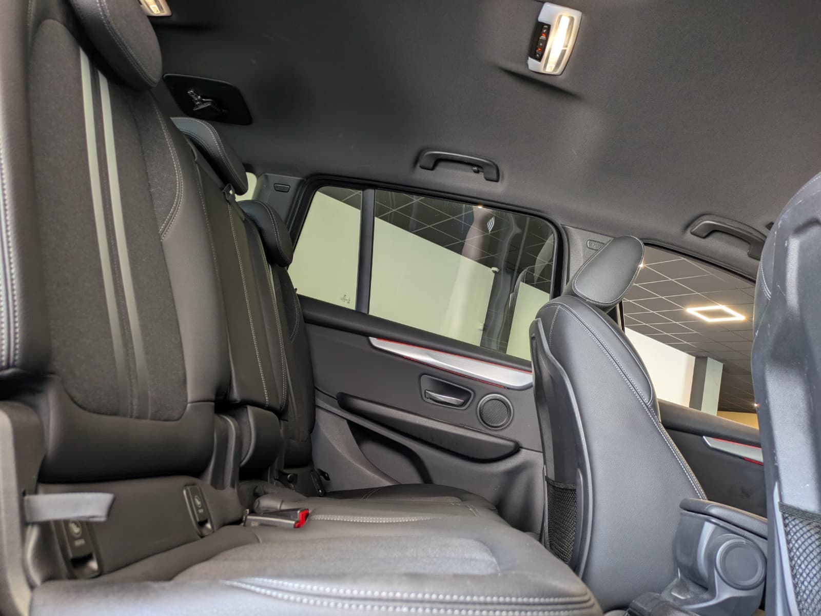 BMW SERIE 2 218i 140cv DKG7 M Sport / Attelage / 7 PLaces / Camera — photo 4