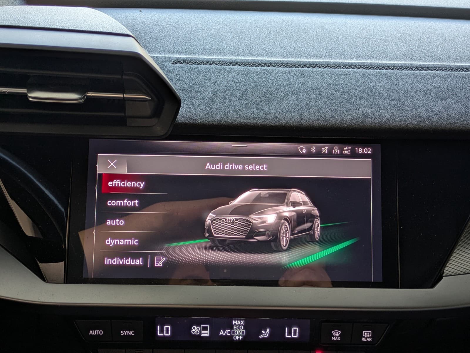 AUDI A3 35 TDI 150cv S tronic 7 S Line / Camera / GPS / CarPlay / Drive Select — photo 11