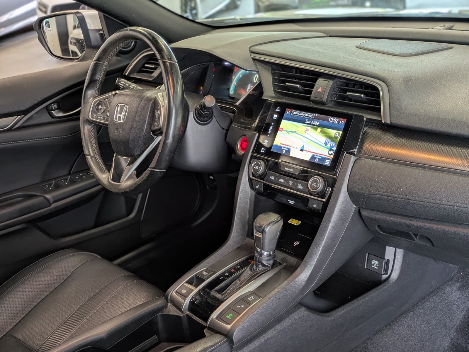 HONDA CIVIC i-VTEC 129cv Exclusive CVT / GPS / Toit Ouvrant / Sièges Chauffants / Camera — photo 6