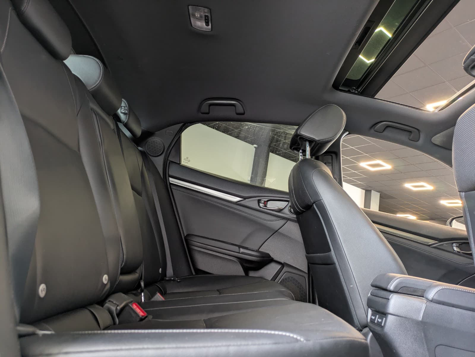 HONDA CIVIC i-VTEC 129cv Exclusive CVT / GPS / Toit Ouvrant / Sièges Chauffants / Camera — photo 4